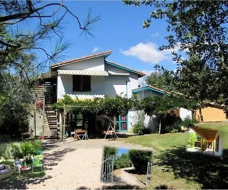 Chambres D'hotes Au Domaine Des Maynardes *