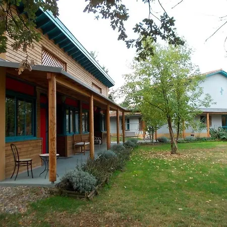 Chambres D'hotes Au Domaine Des Maynardes Bed & Breakfast *