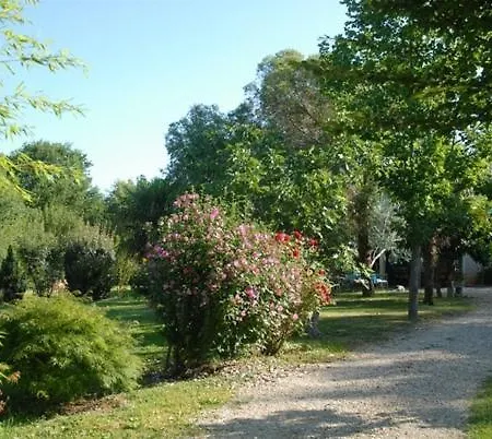 Chambres D'hotes Au Domaine Des Maynardes *